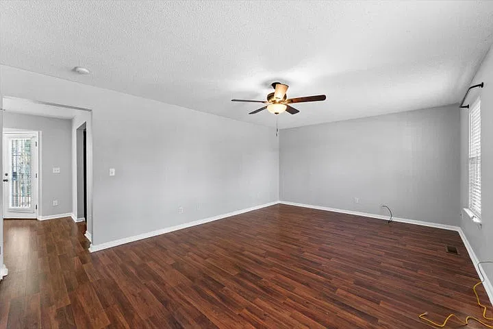 3 bed, 2.5 bath, 1442 sqft, $1,800 — Photo 3