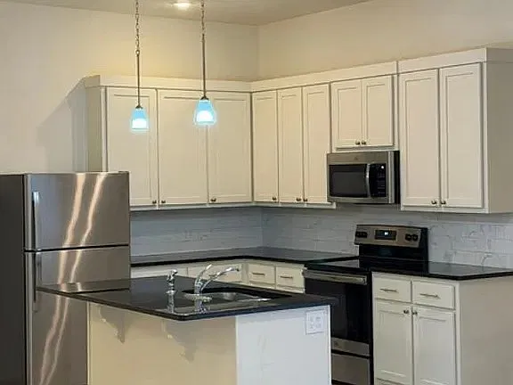3 bed, 1451 sqft, $1,500 — Photo 2
