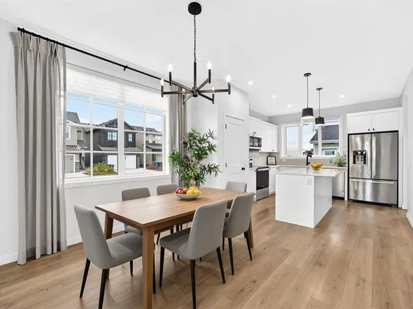 85 N Heirloom Way SE, Calgary, AB T3S 0H3