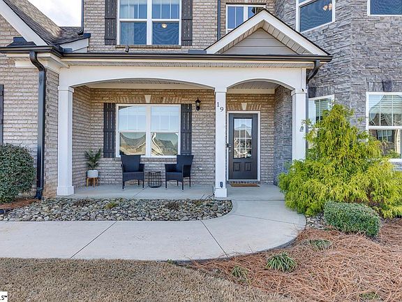 3rd image of 19 Cool Meadow Way