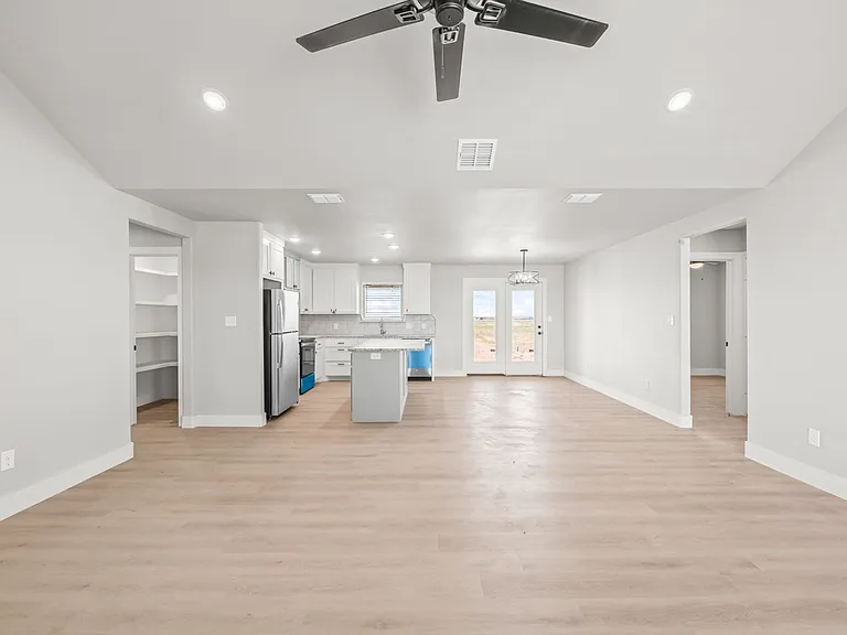 10613 East Cres #7400 — Photo 37