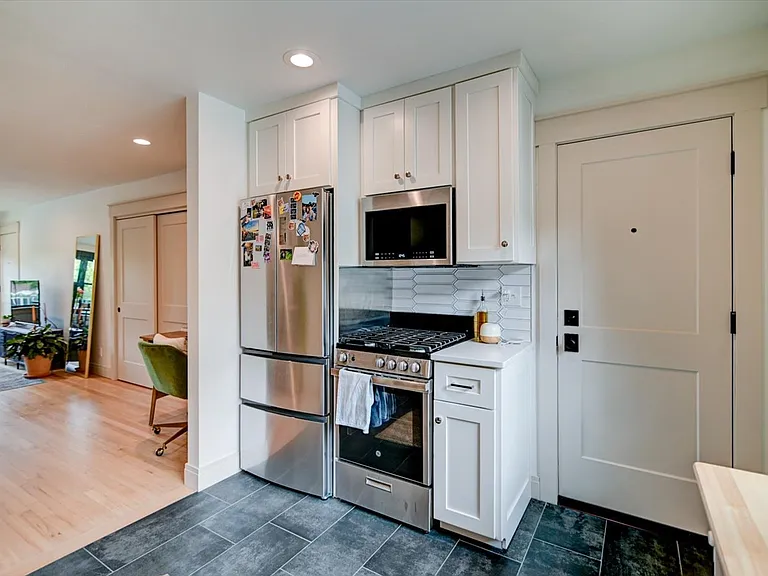 401 Presidential Ln #3 — Photo 12