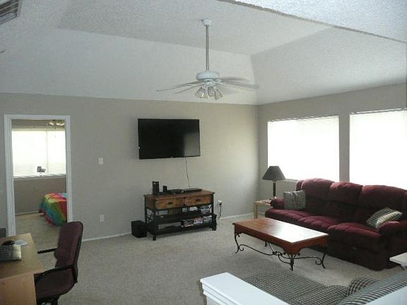 2nd image of 403 Meadowcreek Dr