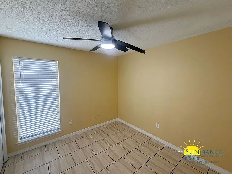 134 Midland Ct — Photo 12