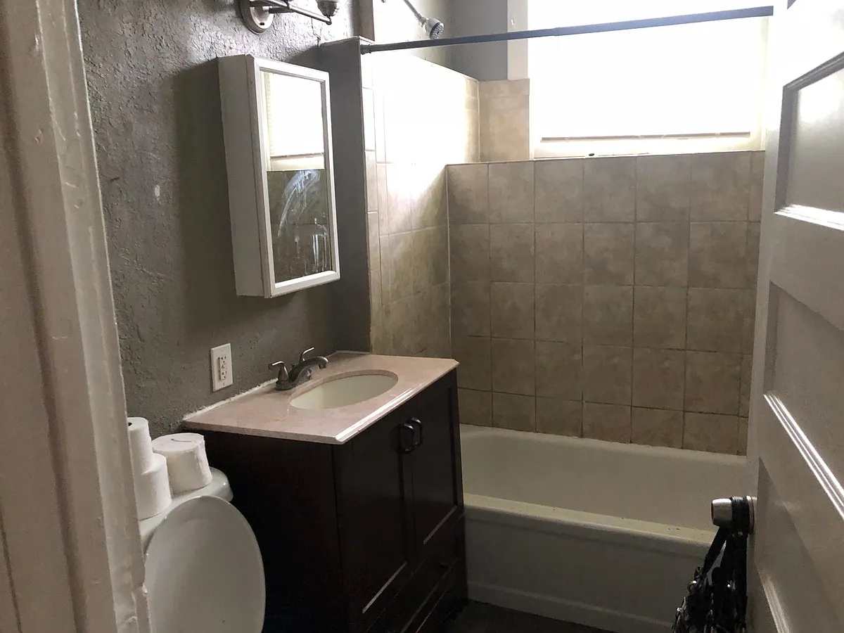 Building Photo - 4051 Warwick Blvd #101