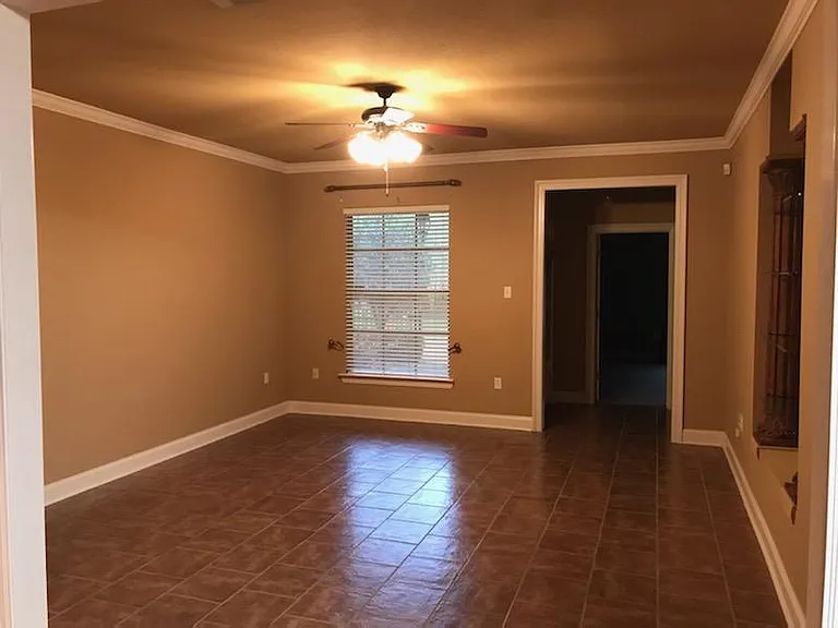 2844 Magazine Dr — Photo 2