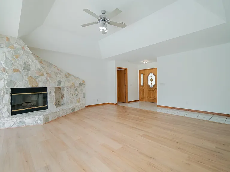 242 SE Duval Ave — Photo 13