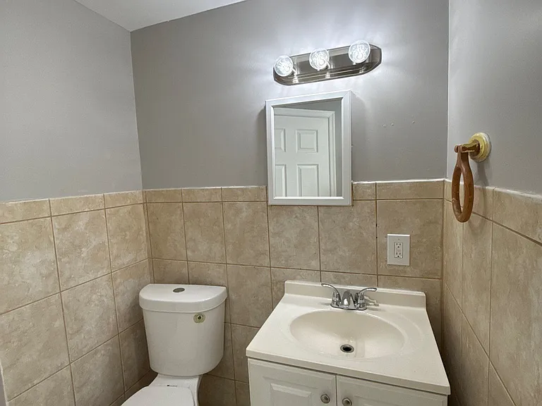 4002 Hayward Ave #B — Photo 8
