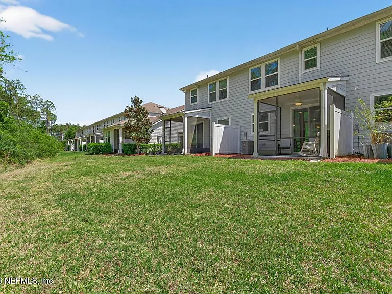 381 Richmond Dr — Photo 35