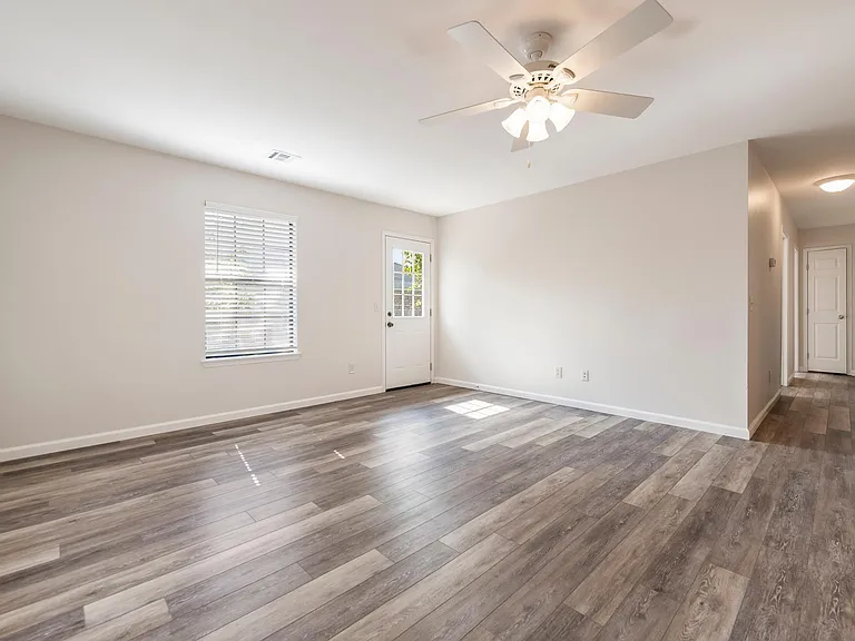 1939 N Caton Dr — Photo 3