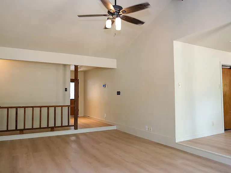 313 Renee Dr — Photo 6