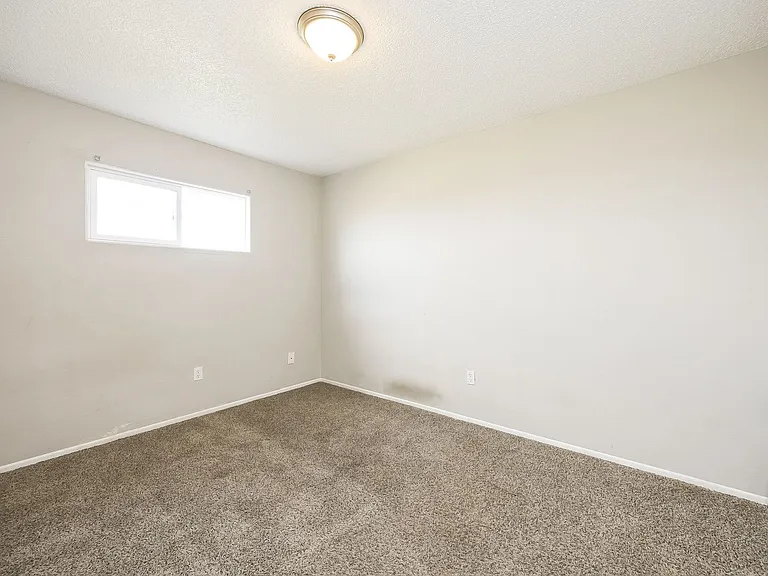 984 E Saxony Dr — Photo 25