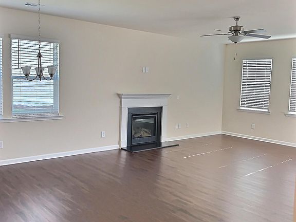 3rd image of 26 Pointe Pl