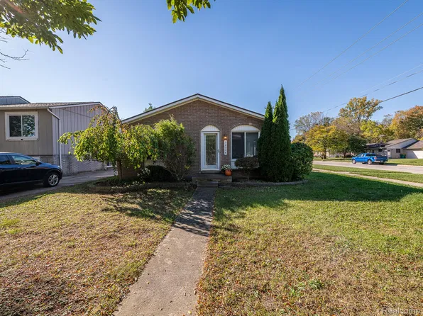 32004 Mount Vernon Rd, Brownstown, MI 48173