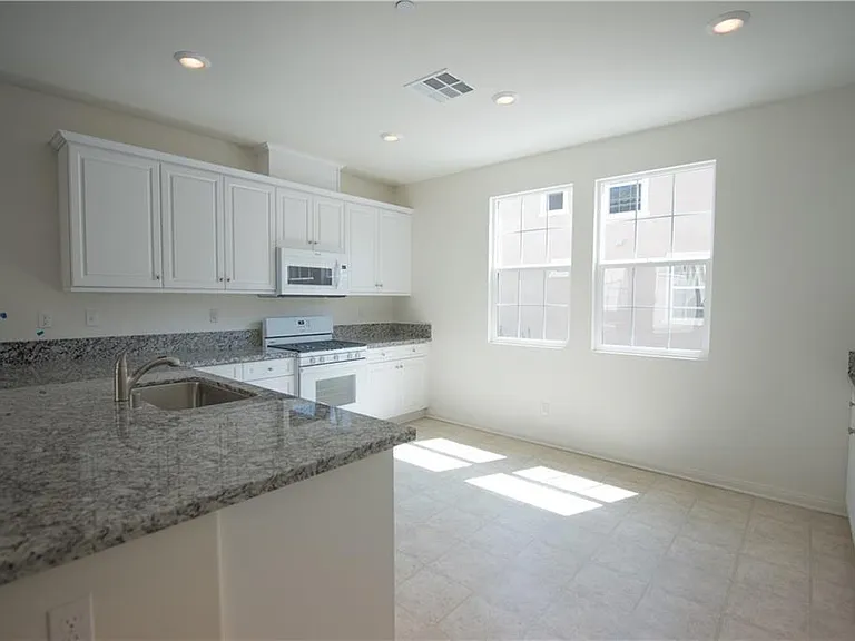 13079 Goldenrod Dr — Photo 2