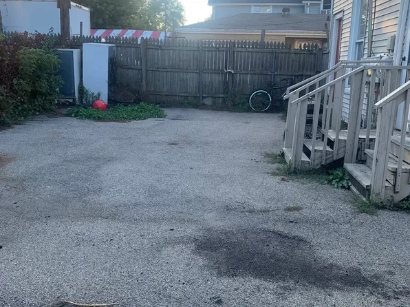 613 Washington St, Waukegan, IL 60085