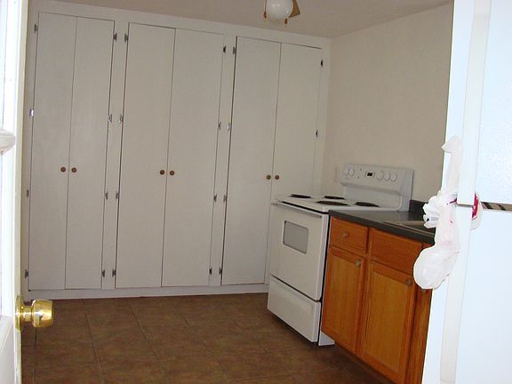 3rd image of 411 Cassell