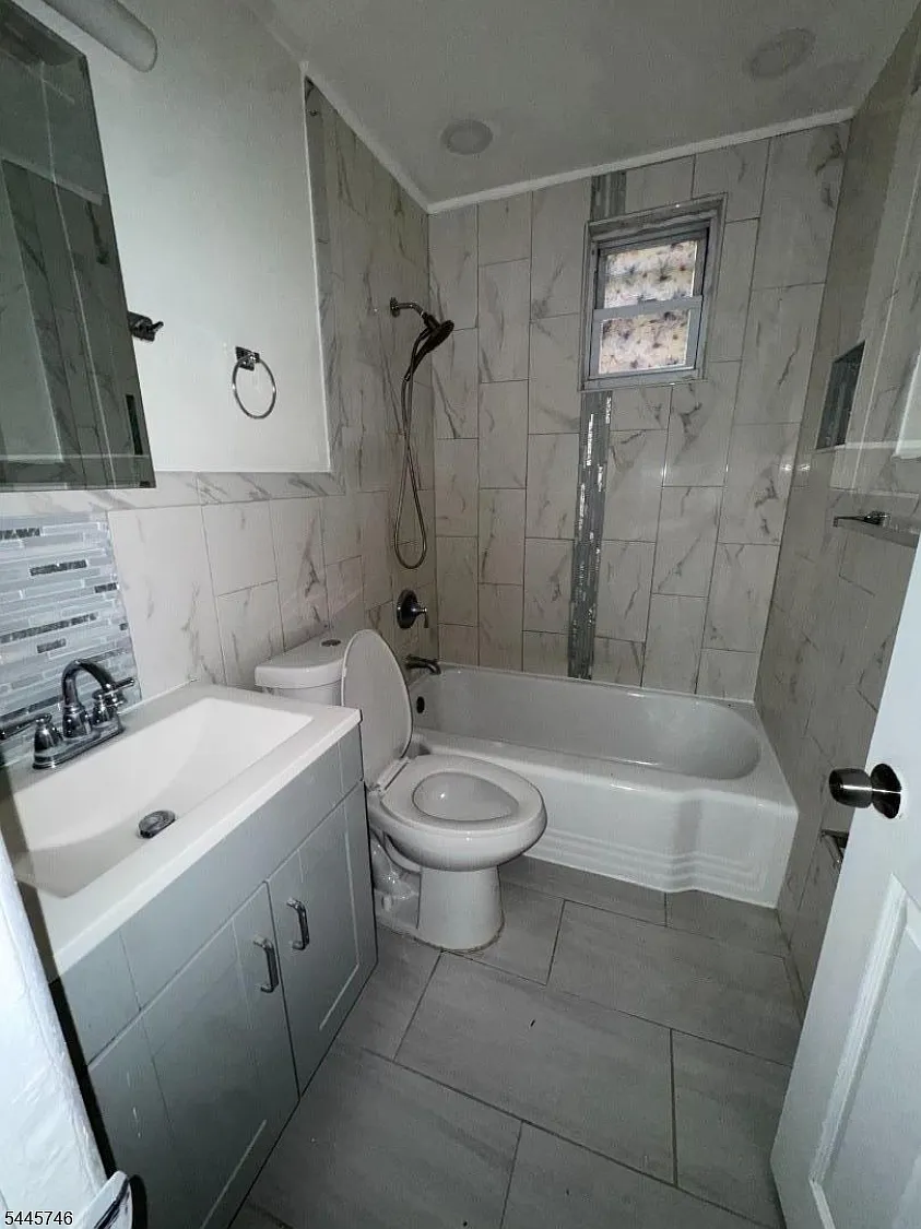 3 bed, 1.0 bath, $2,600 — Photo 3