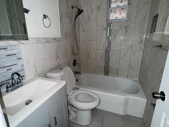 3rd image of 62 Arsdale Ter APT 2