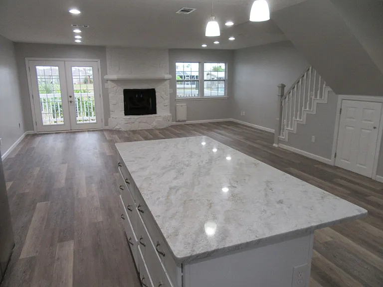 1345 Capri Dr — Photo 3