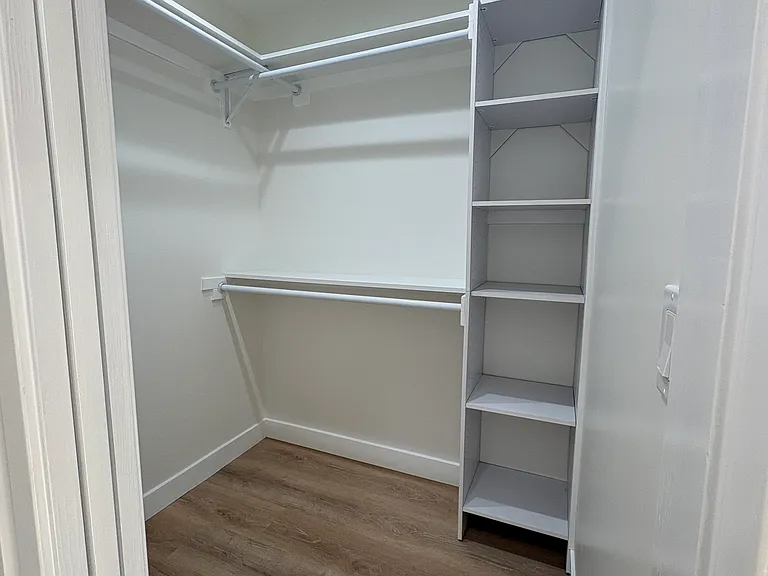 Large Walkin Closet