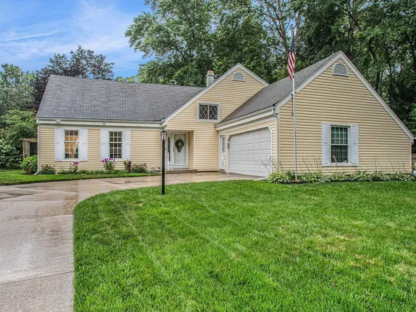 51910 N Shoreham Ct, South Bend, IN 46637