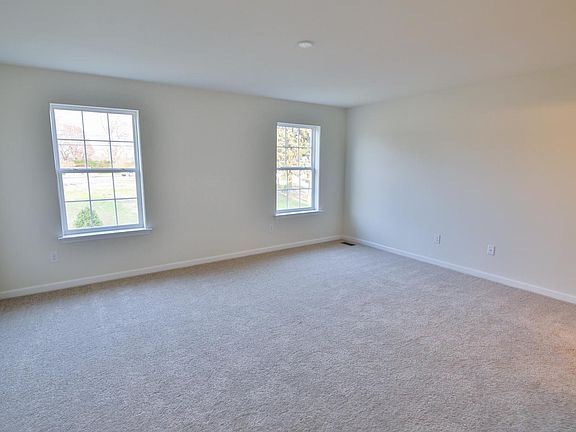 Monarch - 989 Spring White Dr