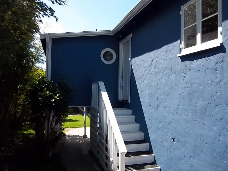 1527 Golden Ave — Photo 12