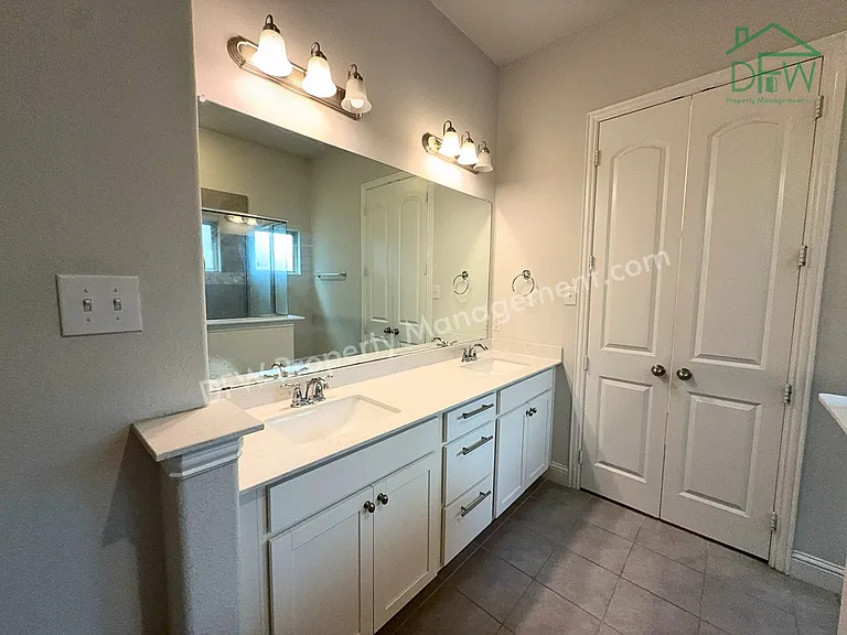 302 Julia Ln — Photo 16