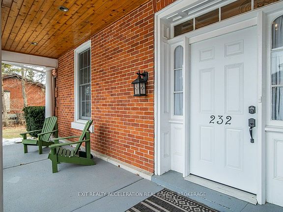 2nd image of 232 Dundas St W