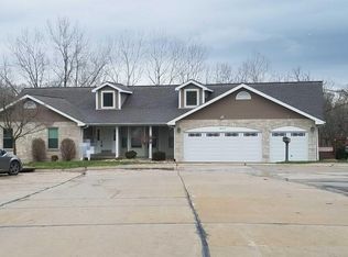 3604 Meadowglen Ct, Saint Charles, MO 63303