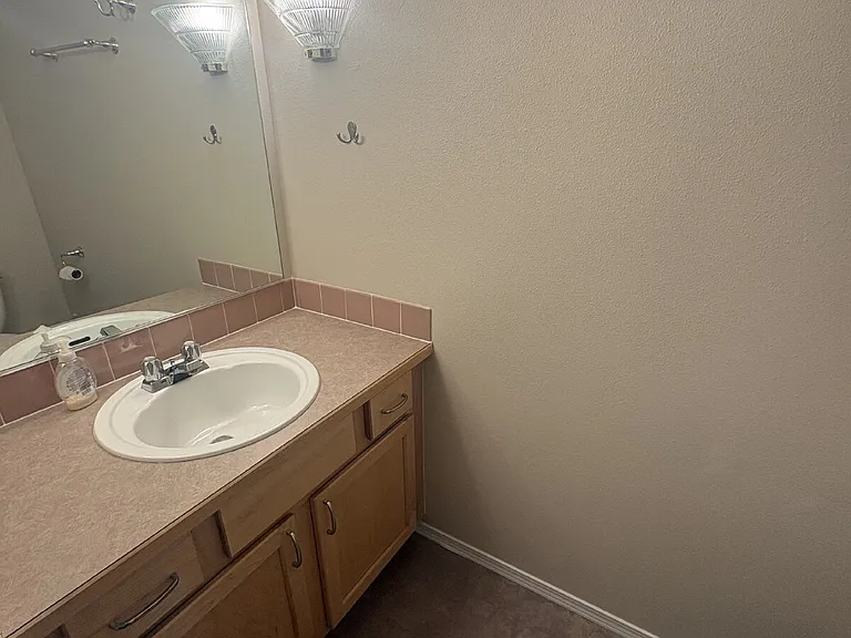 12549 Roosevelt Way NE #4 — Photo 31