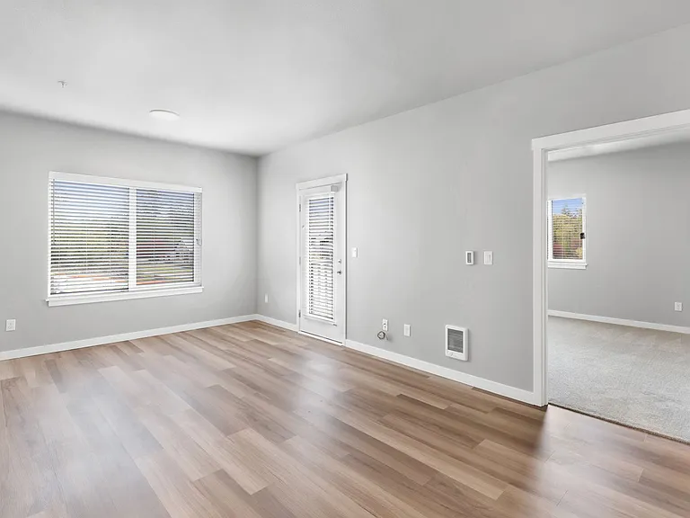 Kingsway Apartments — Photo 148