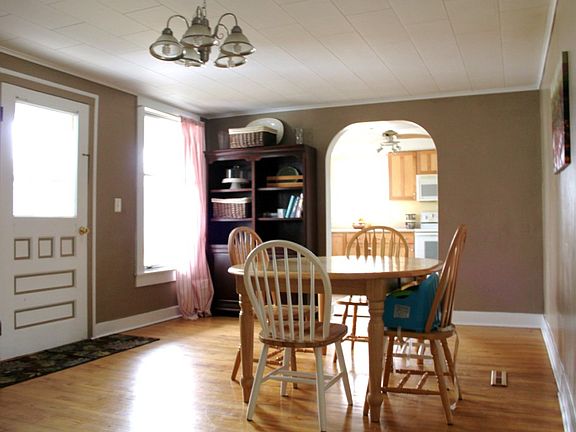 Dining room , front door
