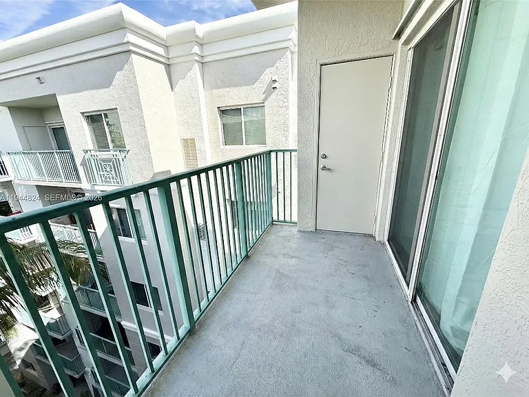 6001 SW 70th St #612 — Photo 10