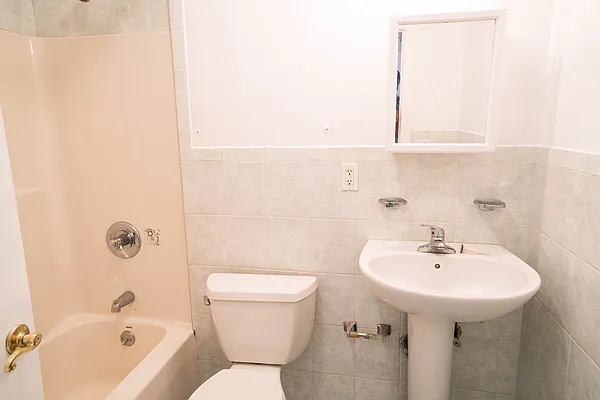 Rented by R New York | media 7