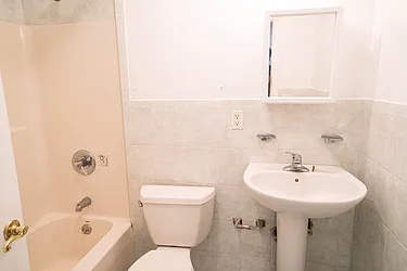 Rented by R New York