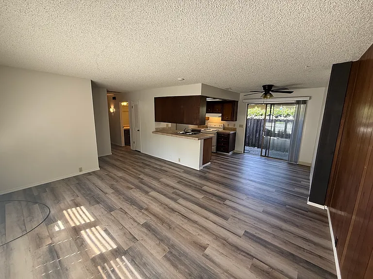 940 W East Ave #4 — Photo 6
