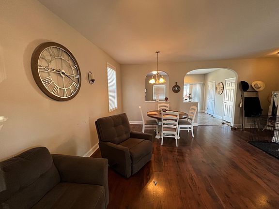 3rd image of 139 Logan Ln