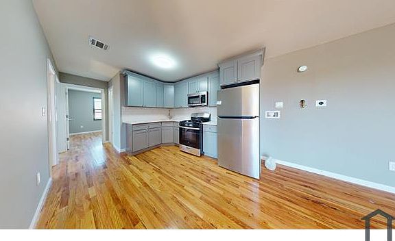 3rd image of 170 Maple Pkwy #2