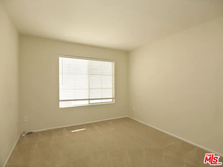 10627 Moorpark St #4 — Photo 13