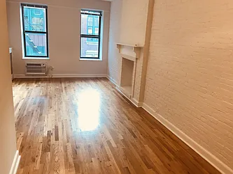 Rented by Metropolis Real Estate of Manhattan