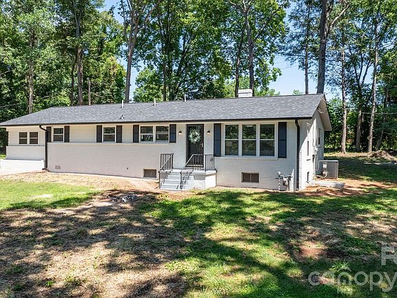 2nd image of 965 23rd Ave NE