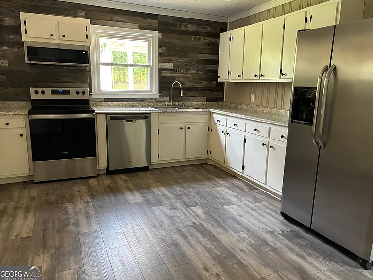 1402 Dewey St — Photo 18