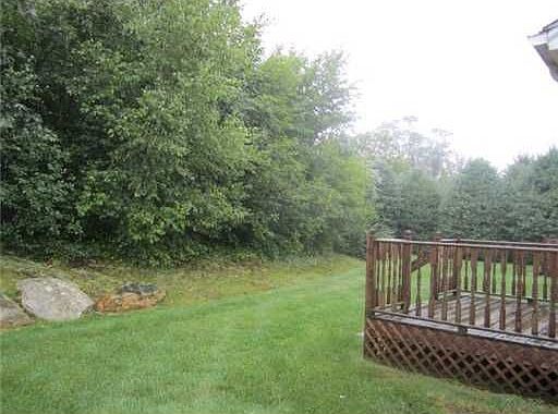 5th image of 27 Carriage Dr