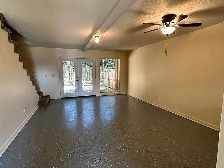 8 Anthony Cir — Photo 2