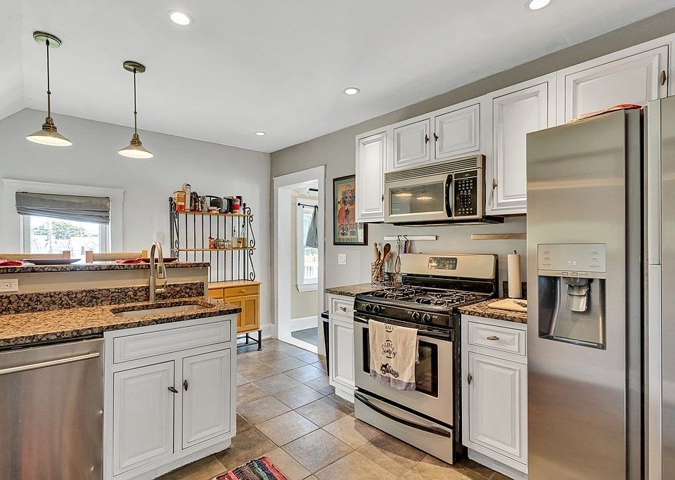 1st image of 220 Woodside Ave #2
