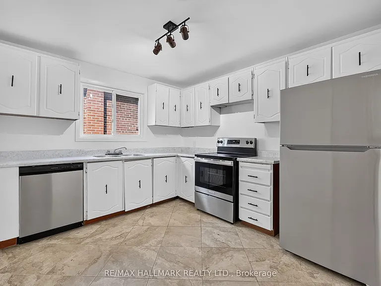 402 Kingston Rd — Photo 17
