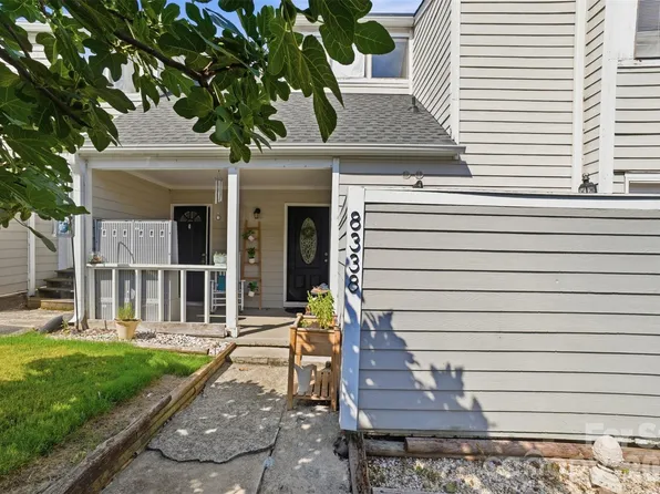 8338 Cricket Lake Dr, Charlotte, NC 28277