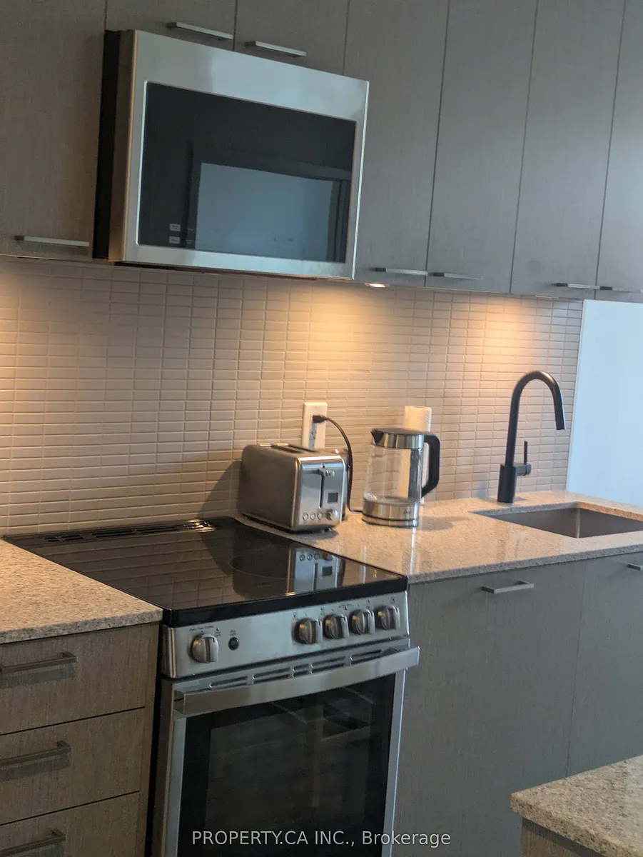 Building Photo - 1808 Saint Clair Ave W #1005